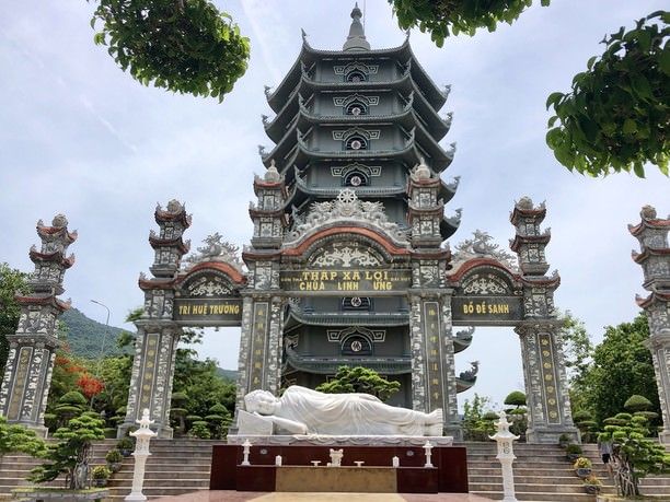 Tháp Xá Lợi 7 tầng – Chùa Linh Ứng Non Nước, Ngũ Hành Sơn (Ảnh Sưu tầm) Tháp Xá Lợi 7 tầng – Chùa Linh Ứng Non Nước, Ngũ Hành Sơn (Ảnh Sưu tầm)