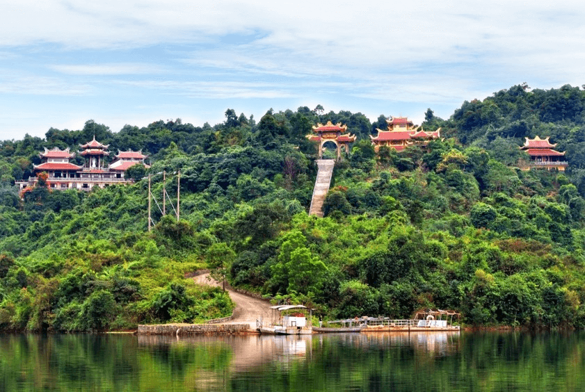 Thiền viện Trúc Lâm Bạch Mã với không gian thanh tịnh, chữa lành (Ảnh Sưu tầm) Địa điểm du lịch Huế: Thiền viện Trúc Lâm Bạch Mã với không gian thanh tịnh, chữa lành (Ảnh Sưu tầm)