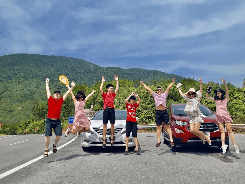 Thuê xe ô tô sẽ thoải mái hơn cho những nhóm đông người Thuê xe ô tô sẽ thoải mái hơn cho những nhóm đông người