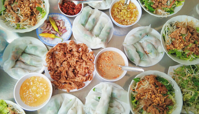 Thưởng thức trọn vẹn hai món bún thịt nướng và nem lụi với giá cả siêu hời (sưu tầm) Ăn gì ở Huế: Thưởng thức trọn vẹn hai món bún thịt nướng và nem lụi với giá cả siêu hời (sưu tầm)