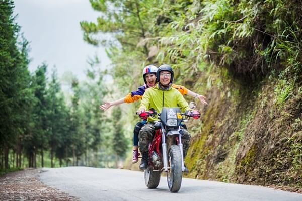 Trải nghiệm thú vị khi di chuyển bằng xe máy đến điện Hòn Chén (sưu tầm)