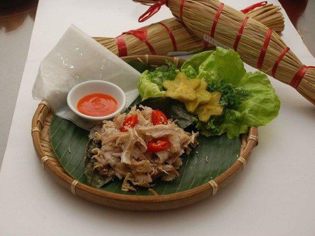 Tré bà Vĩnh tré Huế thơm được gói lá chuối xanh đẹp mắt (sưu tầm) Ăn gì ở Huế: Tré bà Vĩnh tré Huế thơm được gói lá chuối xanh đẹp mắt (sưu tầm)