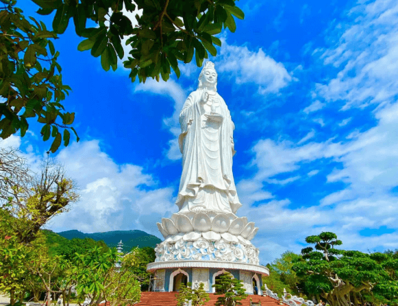 Tượng Quan Âm chùa Linh Ứng bán đảo Sơn Trà (Ảnh Sưu tầm)
