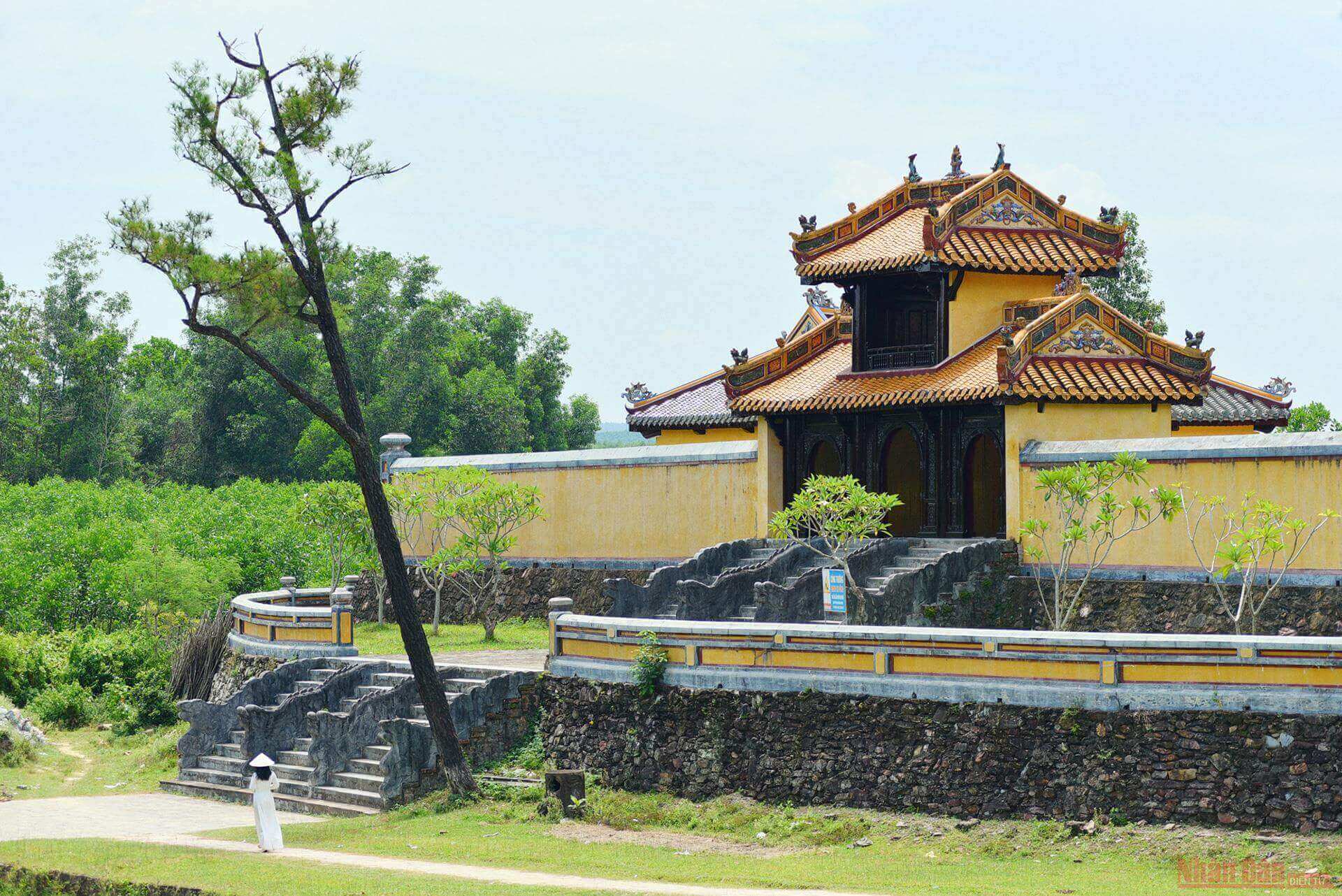 Lời lý giải cho việc chọn vị trí đặt lăng của vua Gia Long (Ảnh: sưu tầm) Lời lý giải cho việc chọn vị trí đặt lăng của vua Gia Long (Ảnh: sưu tầm)
