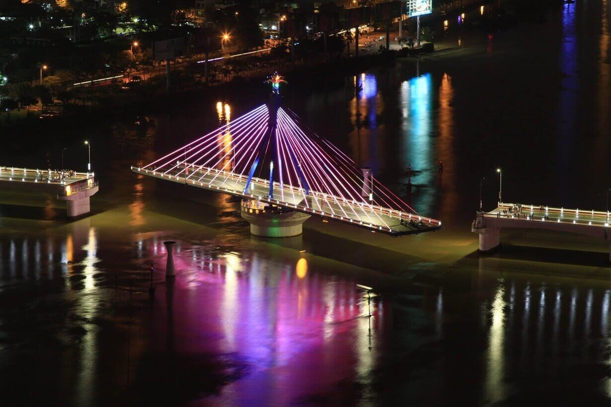 Cầu quay sông Hàn chỉ quay vào hai ngày cuối tuần để phục vụ du khách du lịch (sưu tầm)