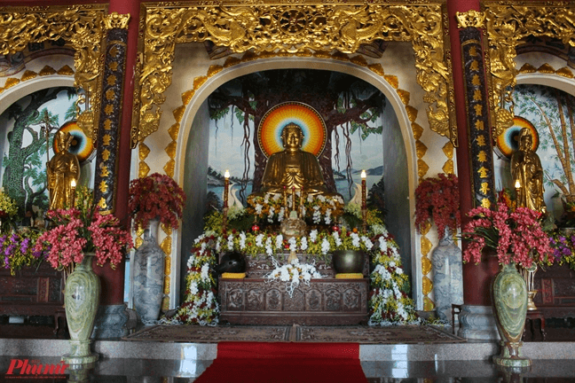 Chính điện chùa Linh Ứng Bãi Bụt thờ 3 vị (Ảnh Báo Phụ nữ)