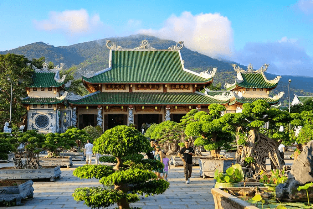 Chọn thời điểm đẹp là rất quan trọng khi tham quan chùa Linh Ứng Bãi Bụt Đà Nẵng(Ảnh Sưu tầm)