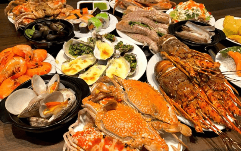 Du khách nên thưởng thức hải sản ở Đà Nẵng sau khi tham quan chùa Linh Ứng Bãi Bụt Đà Nẵng (Ảnh Sưu tầm)