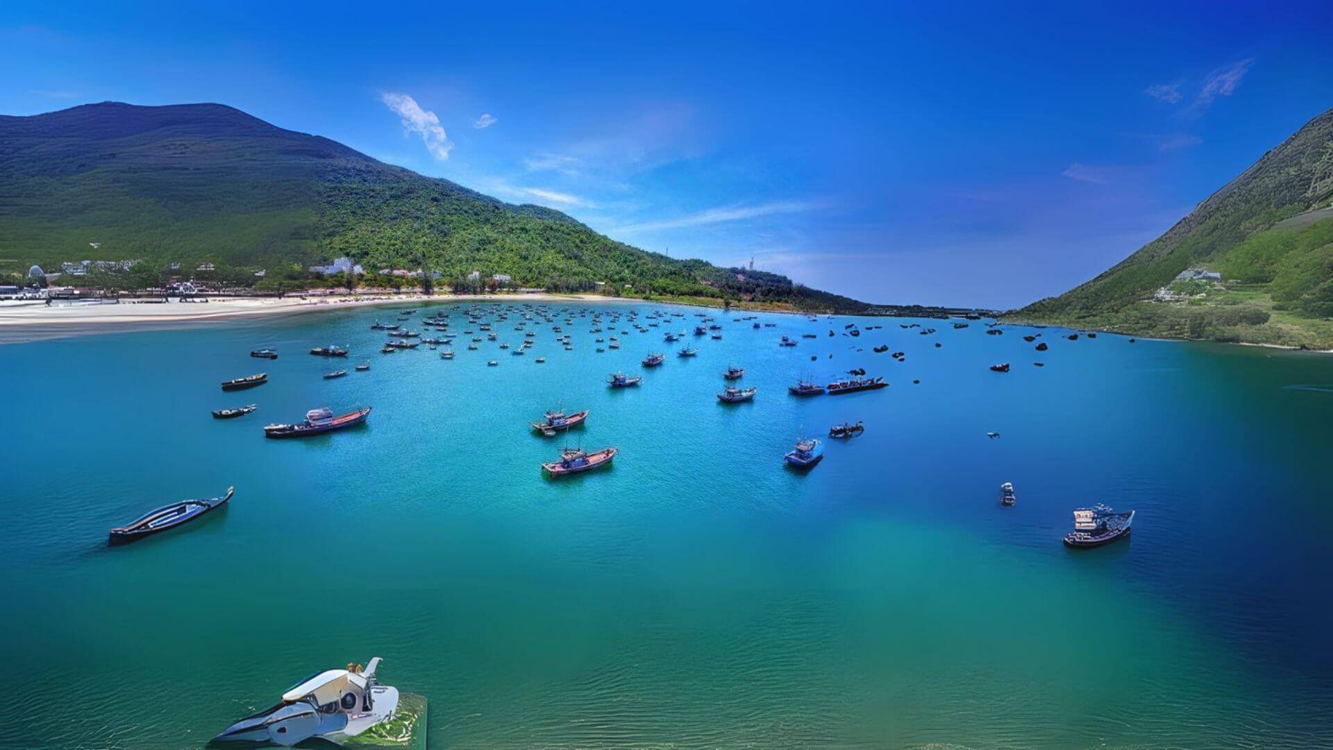 Hiện tượng nước biển đổi màu kỳ thú tại bãi Bụt (Ảnh Sưu tầm)