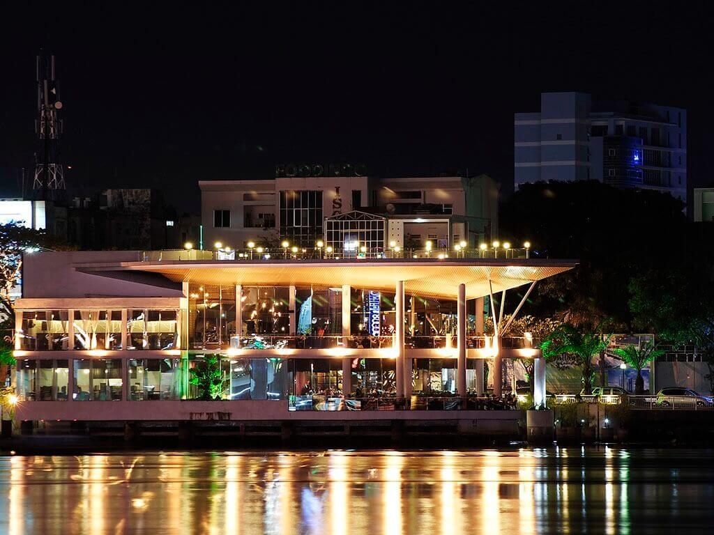Memory Lounge Quán cafe với kiến trúc độc đáo hình cánh buồm ngắm trọn bờ sông Hàn (sưu tầm)