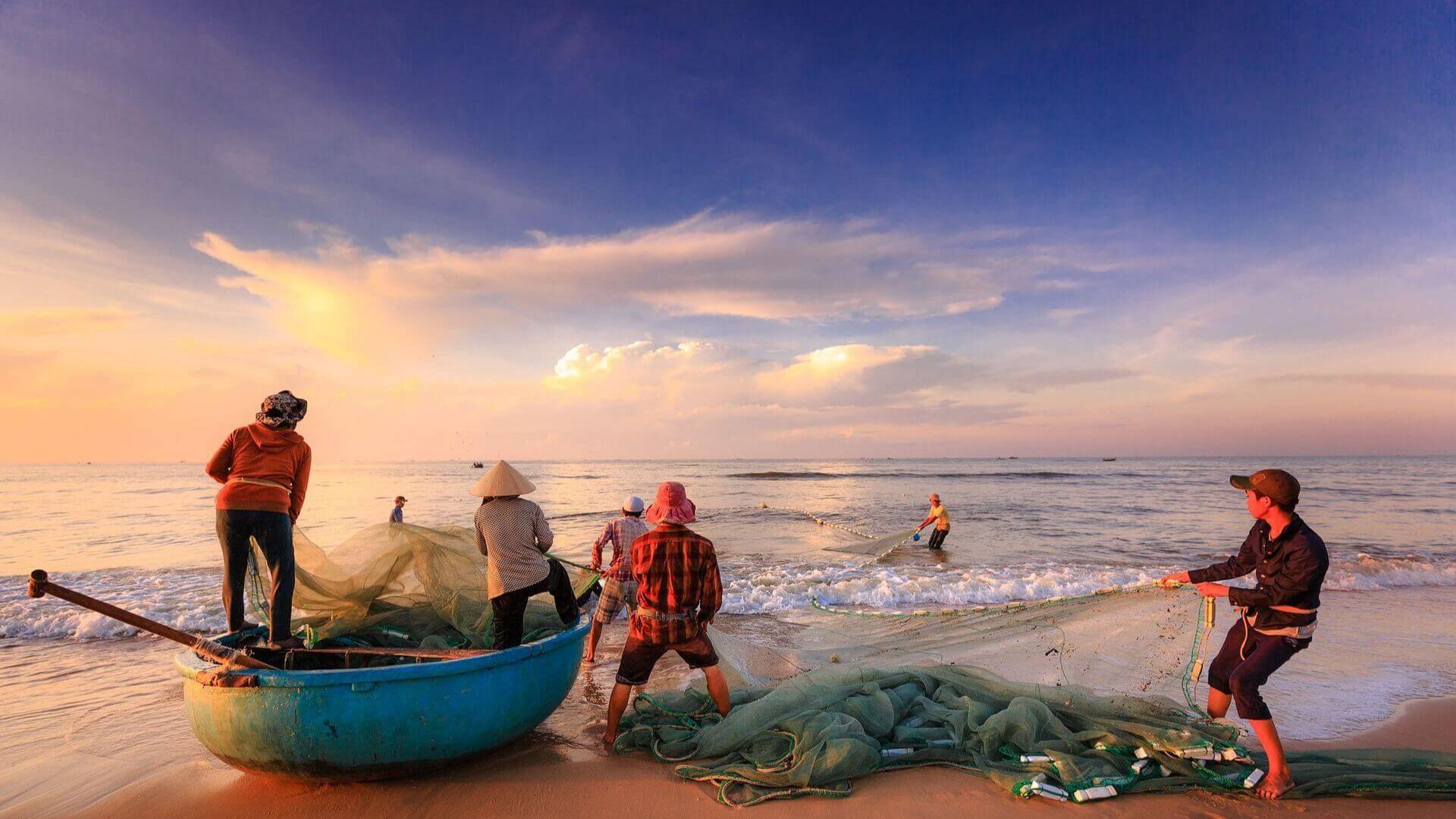 Một ngày làm ngư dân ở biển Nam Ô Đà Nẵng (Ảnh Sưu tầm)