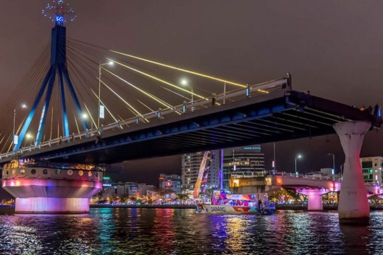 Tham khảo khung giờ vàng để du khách có thể ngắm trọn khoảnh khắc cầu quay sông Hàn (sưu tầm)