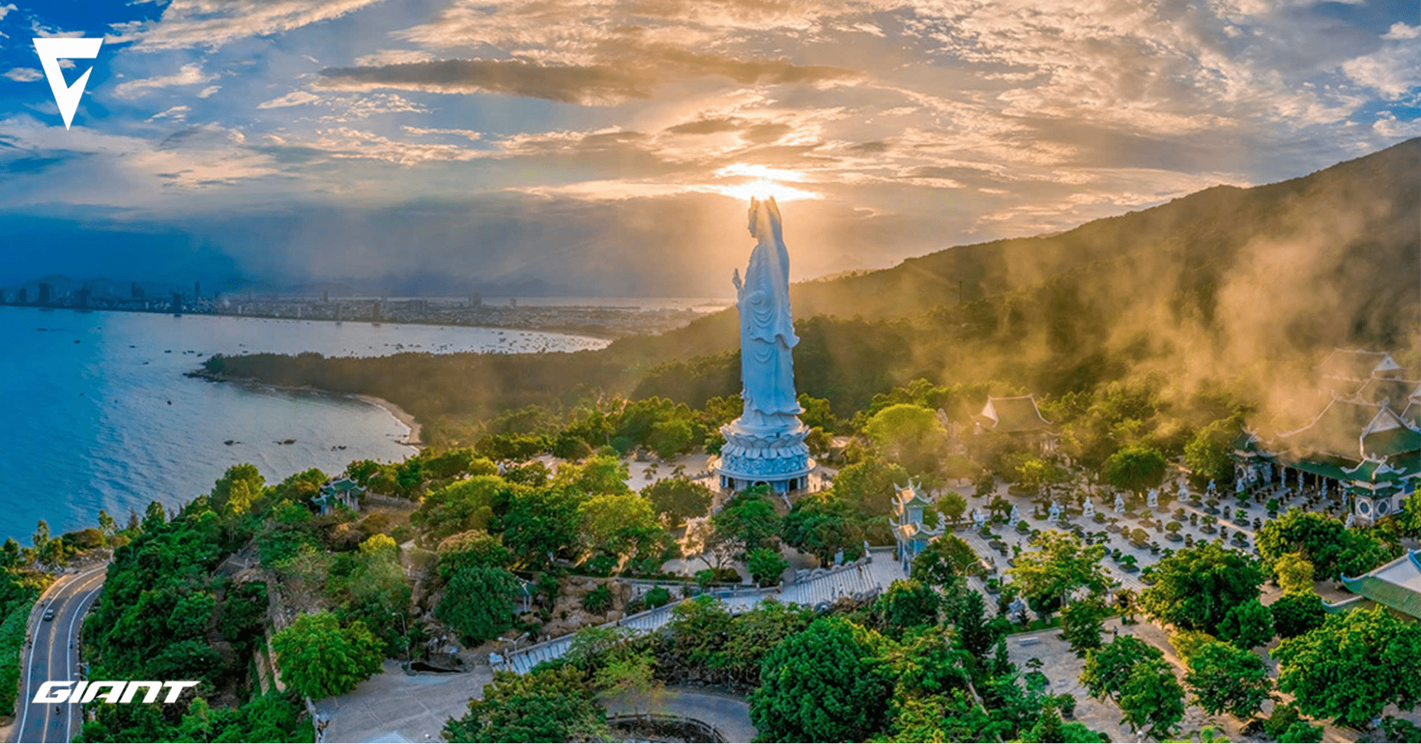 Bán đảo Sơn Trà là lá phổi xanh của thành phố, nơi có núi, rừng, biển giao hòa