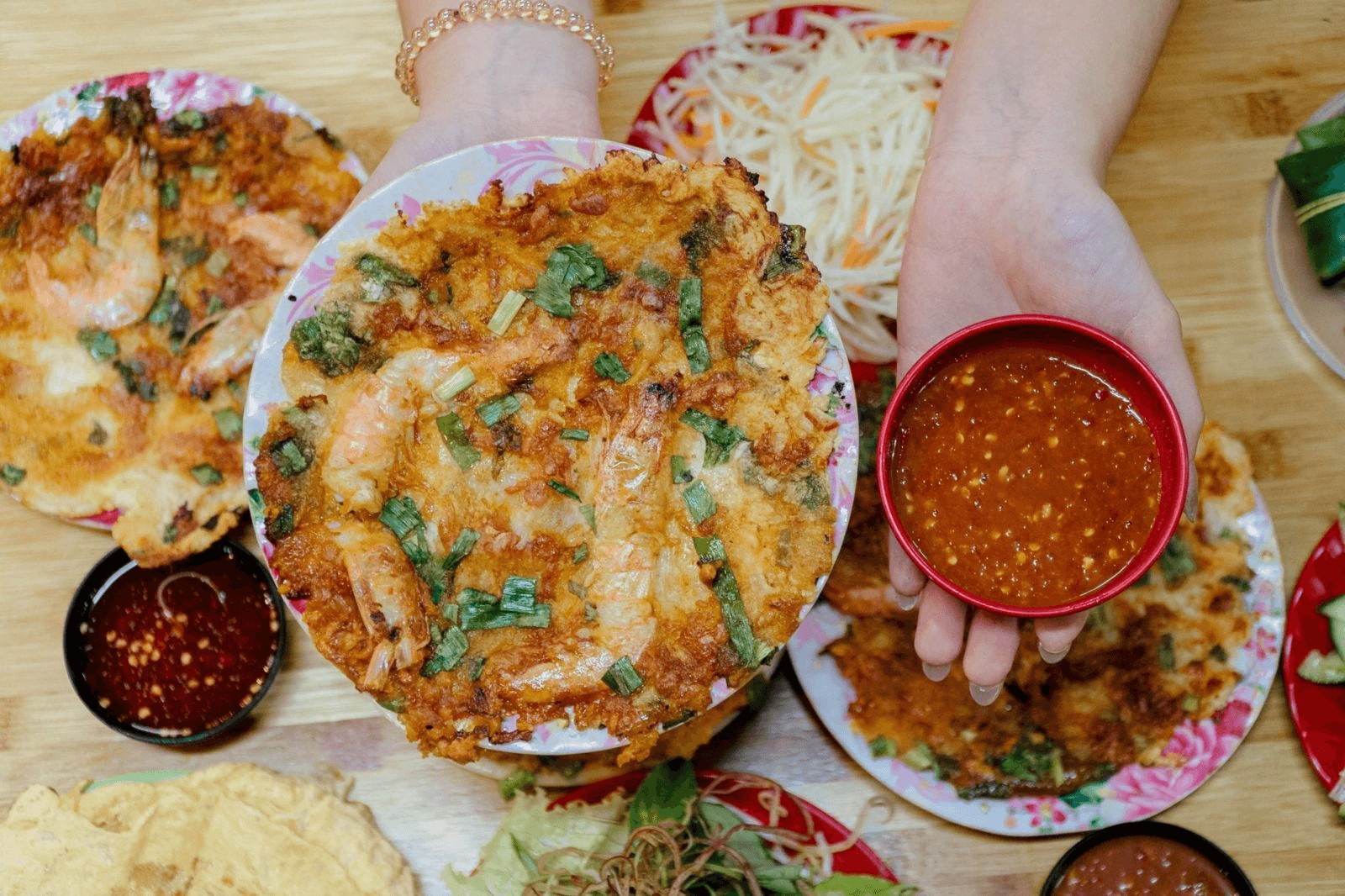 Bánh ép Huế hấp dẫn tại chợ đêm Lê Duẩn (Ảnh Sưu tầm)