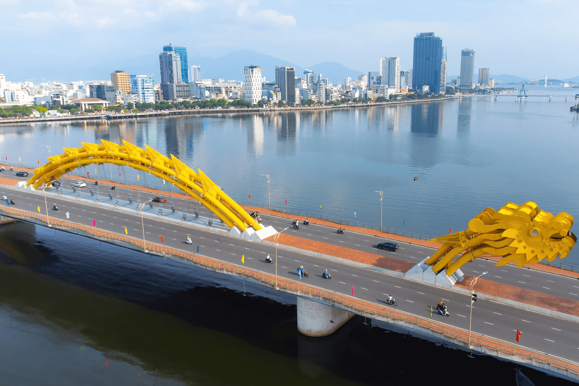 Cầu Rồng – Biểu tượng rực rỡ giữa các cây cầu ở Đà Nẵng (Ảnh Sưu tầm) Cầu Rồng – Biểu tượng rực rỡ giữa các cây cầu ở Đà Nẵng (Ảnh Sưu tầm)