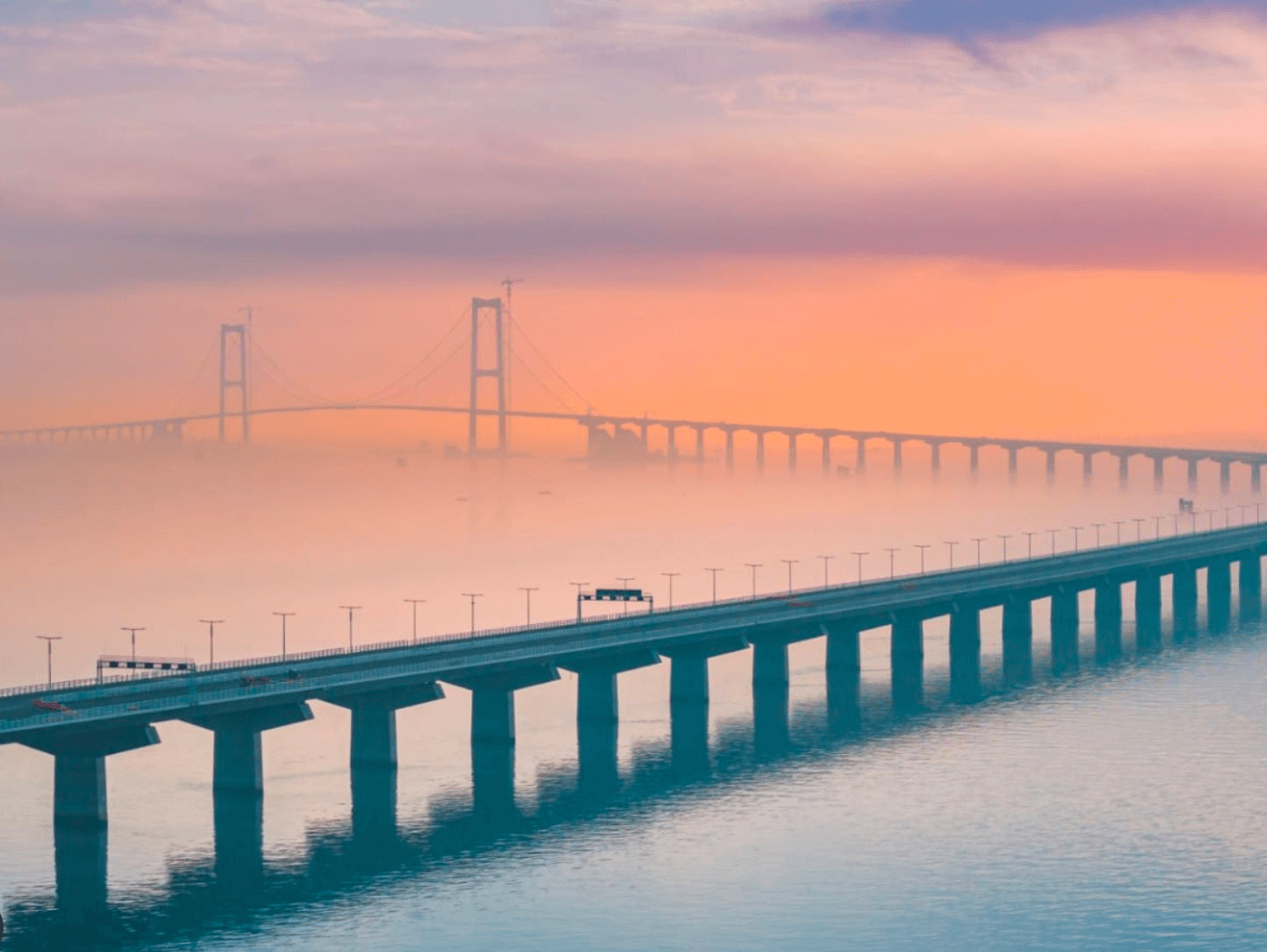 Cầu Tiên Sơn là cây cầu giao thông huyết mạch, kết nối thành phố với biển