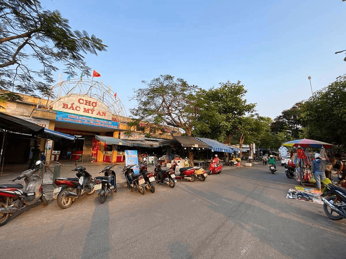 Chợ Bắc Mỹ An là thiên đường ăn vặt sinh viên với Kem bơ Cô Vân huyền thoại