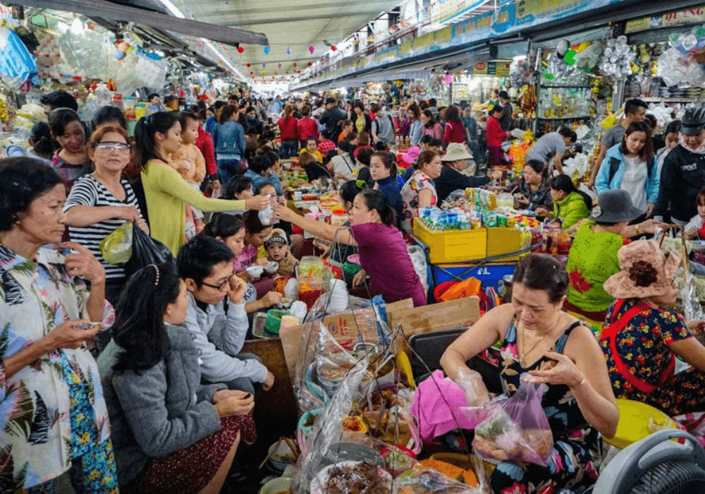 Chợ Cồn Đà Nẵng nhộn nhịp vào buổi chiều tối khi khu ẩm thực mở cửa