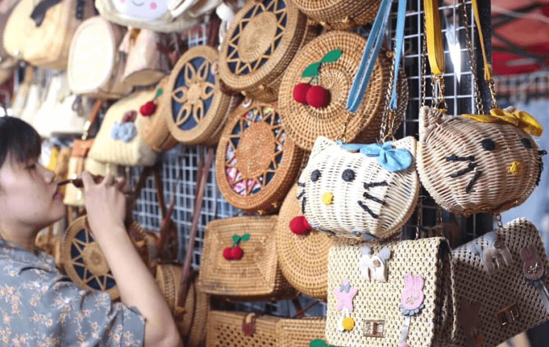 Đồ lưu niệm Đà Nẵng mua tại chợ đêm Sơn Trà làm quà