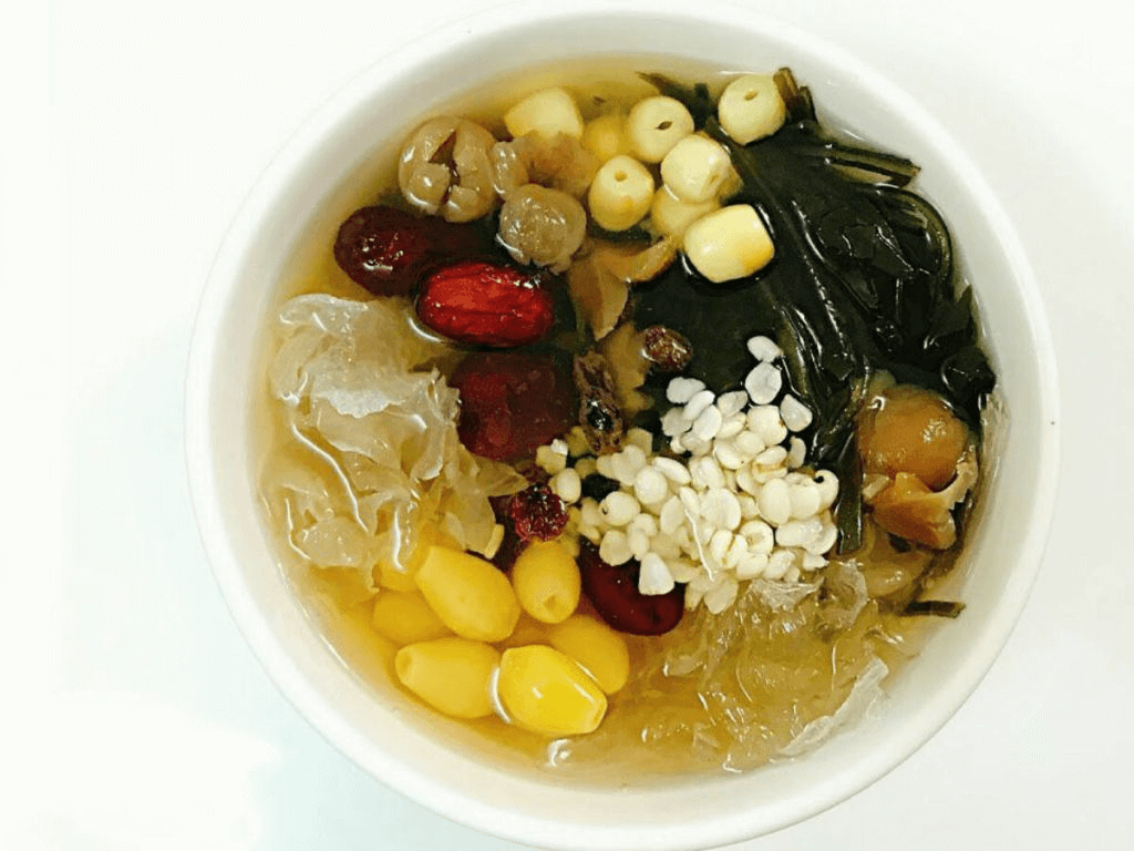 Giải nhiệt với chè sâm bổ lượng sau food tour chợ Hàn Đà Nẵng (Ảnh Sưu tầm)