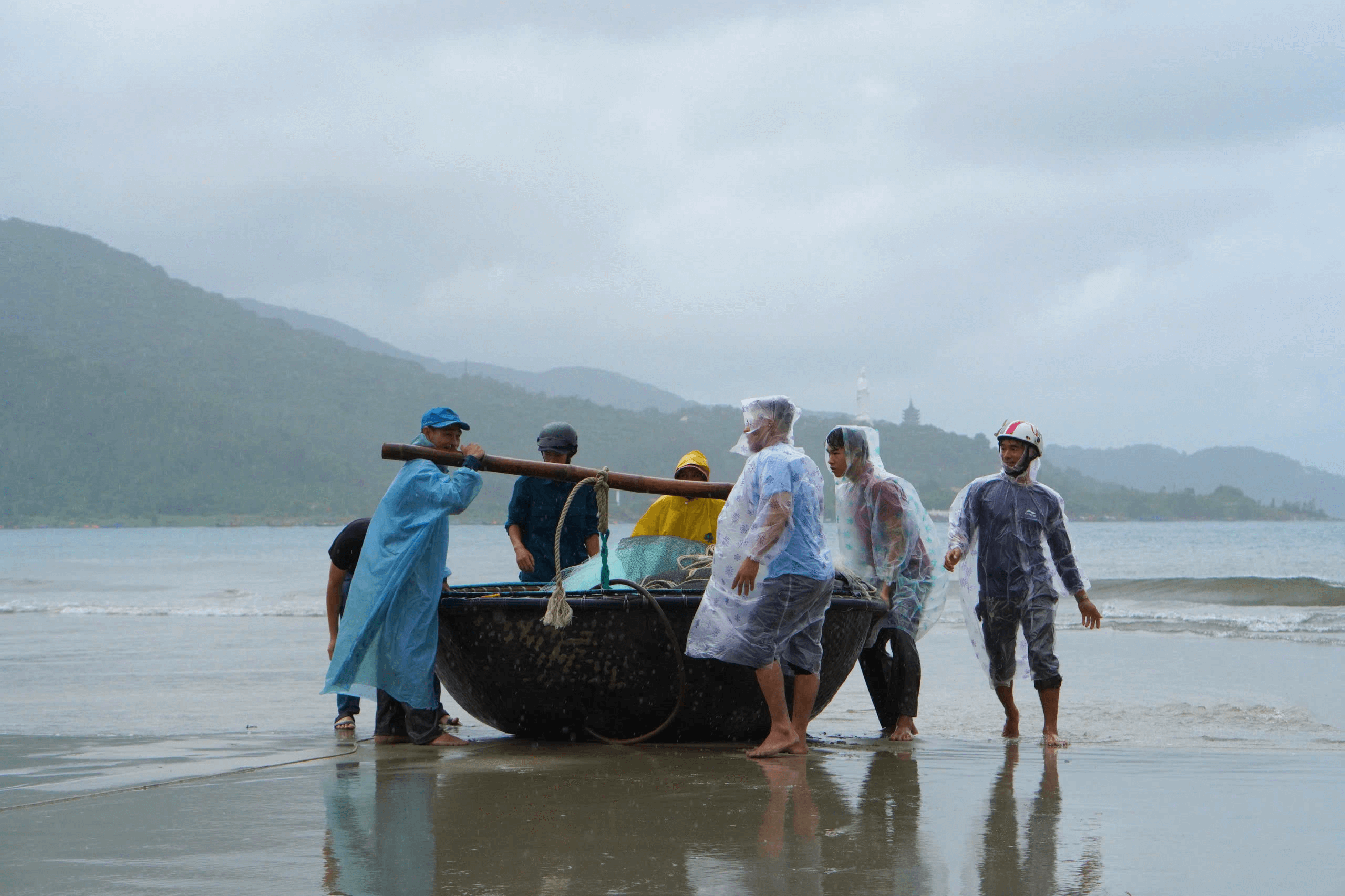 Lưu ý mùa mưa ở biển Mân Thái Đà Nẵng (Ảnh Sưu tầm)