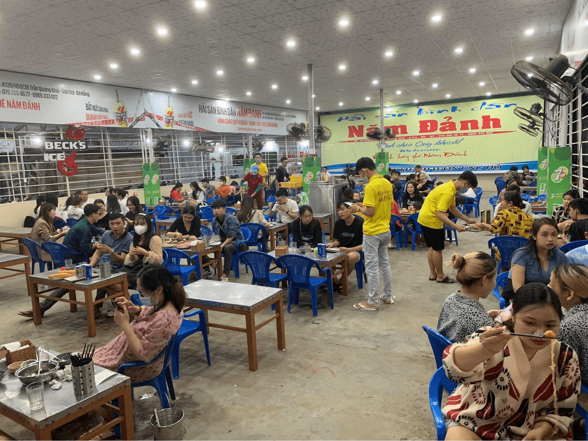 Nhà hàng hải sản Năm Đảnh gần bãi biển Tiên Sa Đà Nẵng Nhà hàng hải sản Năm Đảnh gần bãi biển Tiên Sa Đà Nẵng