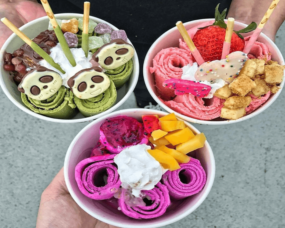 Top món ăn vặt “must try” ở chợ đêm Lê Duẩn kem cuộn & chè mê ly! (Ảnh Sưu tầm)