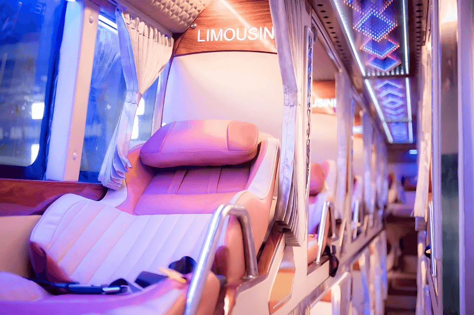 Xe giường nằm Queen Cafe Bus đưa du khách đến chợ Cồn Đà Nẵng tiện lợi