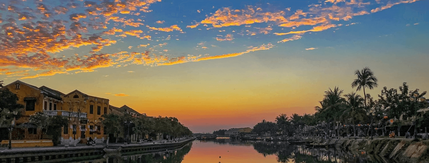 Binh minh ở phố cổ Hội An (Ảnh Sưu tầm)