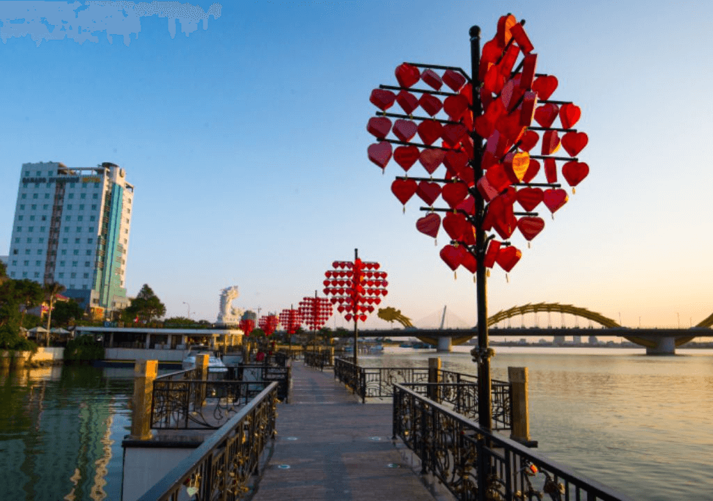 Cầu Rồng & Cầu Tình yêu Đà Nẵng (Ảnh Sưu tầm)