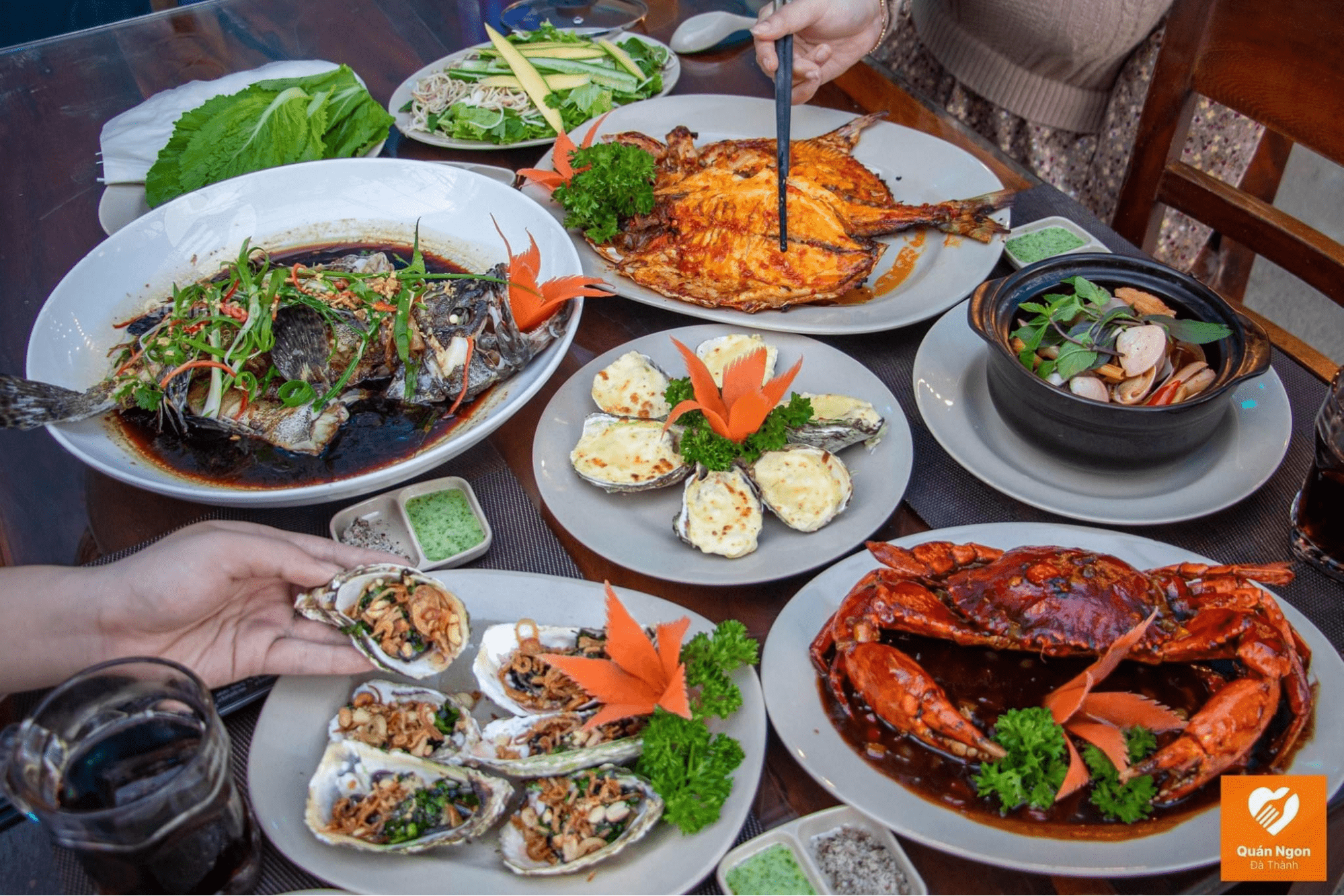 Hải sản tươi sống tại các quán gần bãi tắm Sơn Thủy