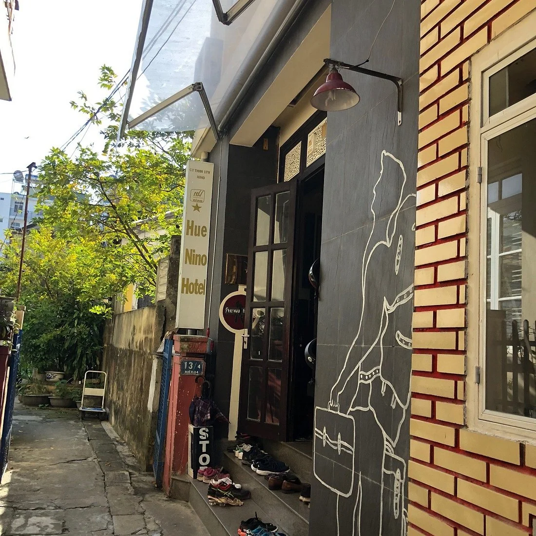 Khách sạn Hue Nino Hotel gần phố đi bộ Huế – tiện đi chơi đêm sôi động (Ảnh Sưu tầm)
