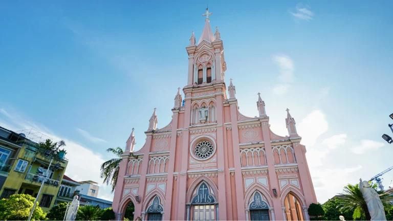 Khám phá Nhà thờ Con Gà Đà Nẵng – điểm check in HOT 2025 (Ảnh Sưu tầm)