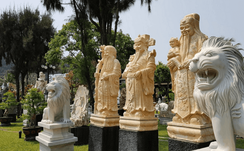 Làng đá mỹ nghệ Non Nước gần bãi tắm Sơn Thủy Đà Nẵng