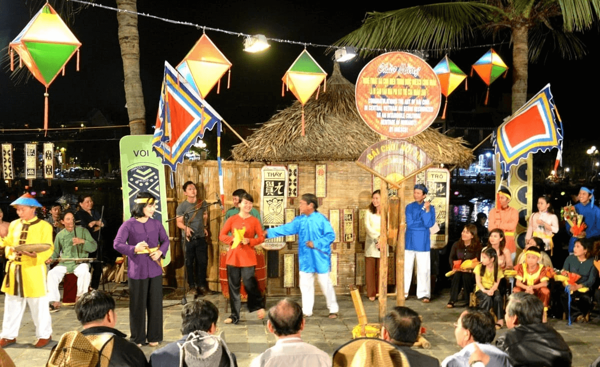 Nghe và chơi Hát Bài Chòi phố cổ Hội An (Ảnh Sưu tầm)