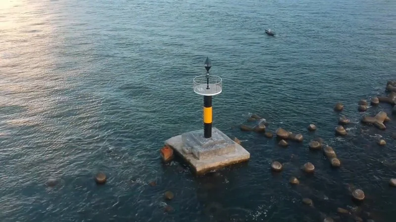 Ngọn hải đăng gần bãi đá bãi tắm biển Hải Dương (Ảnh Sưu tầm)