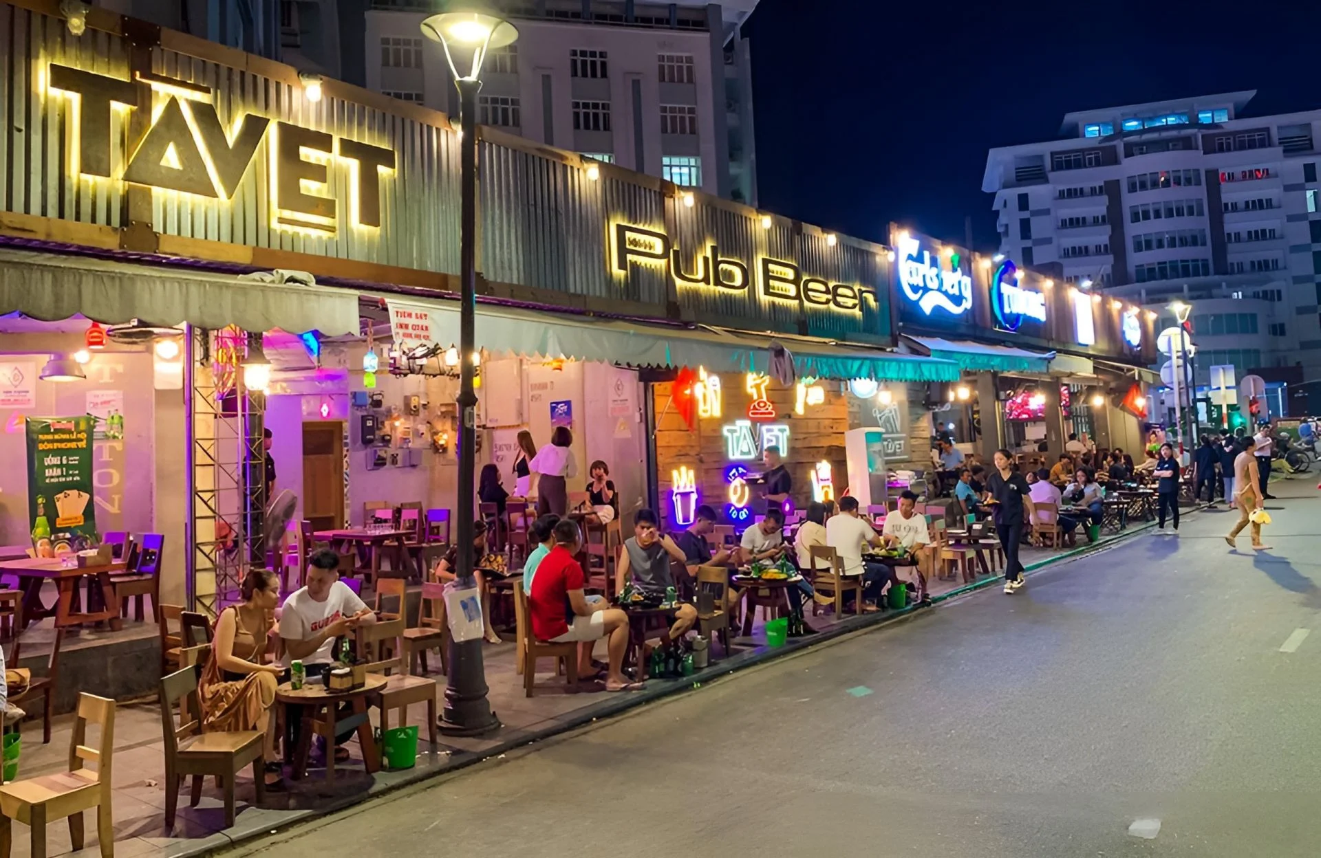 Phố đi bộ Huế – Phố Tây náo nhiệt, điểm vui chơi về đêm hấp dẫn du khách (Ảnh Sưu tầm)