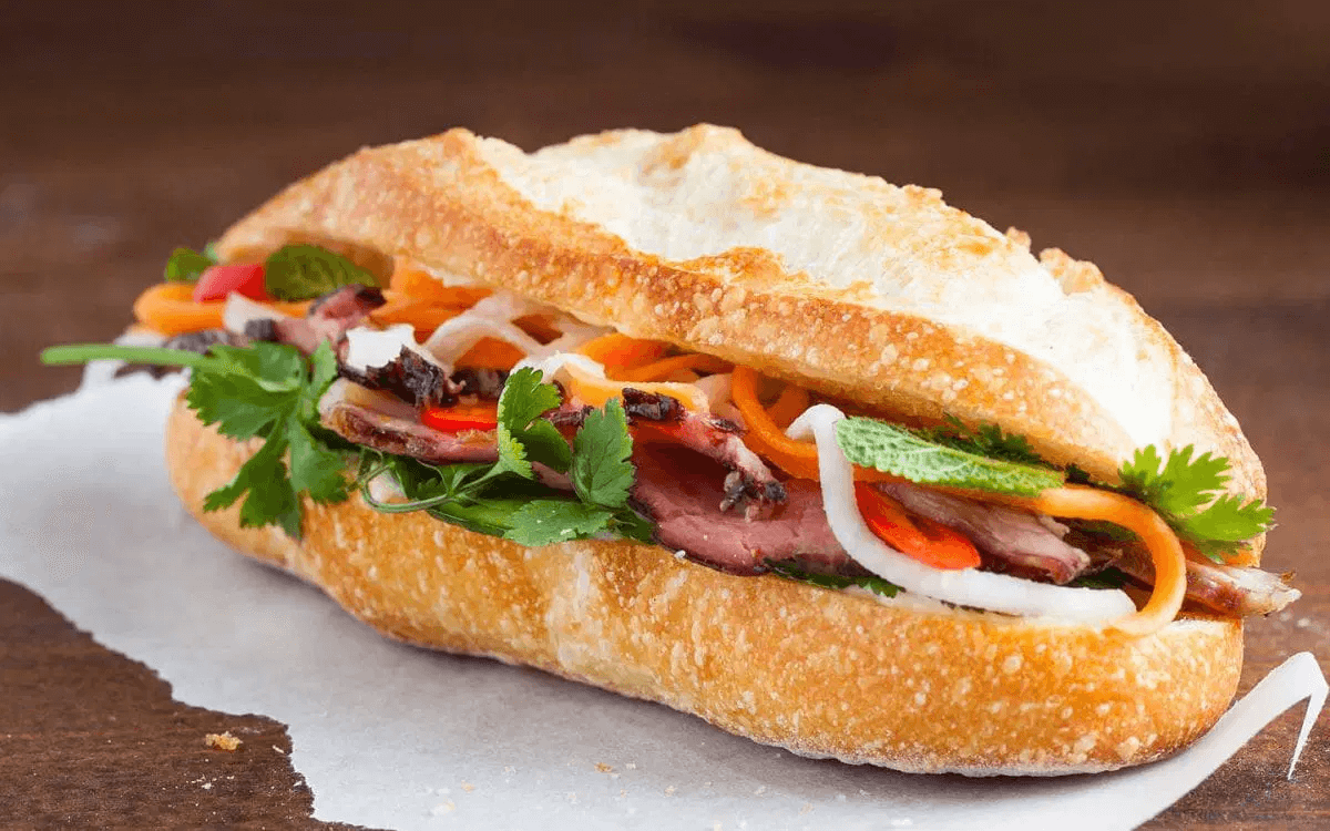 Quán ăn ngon phố cổ Hội An bánh mì Bà Phượng (Ảnh Sưu tầm)