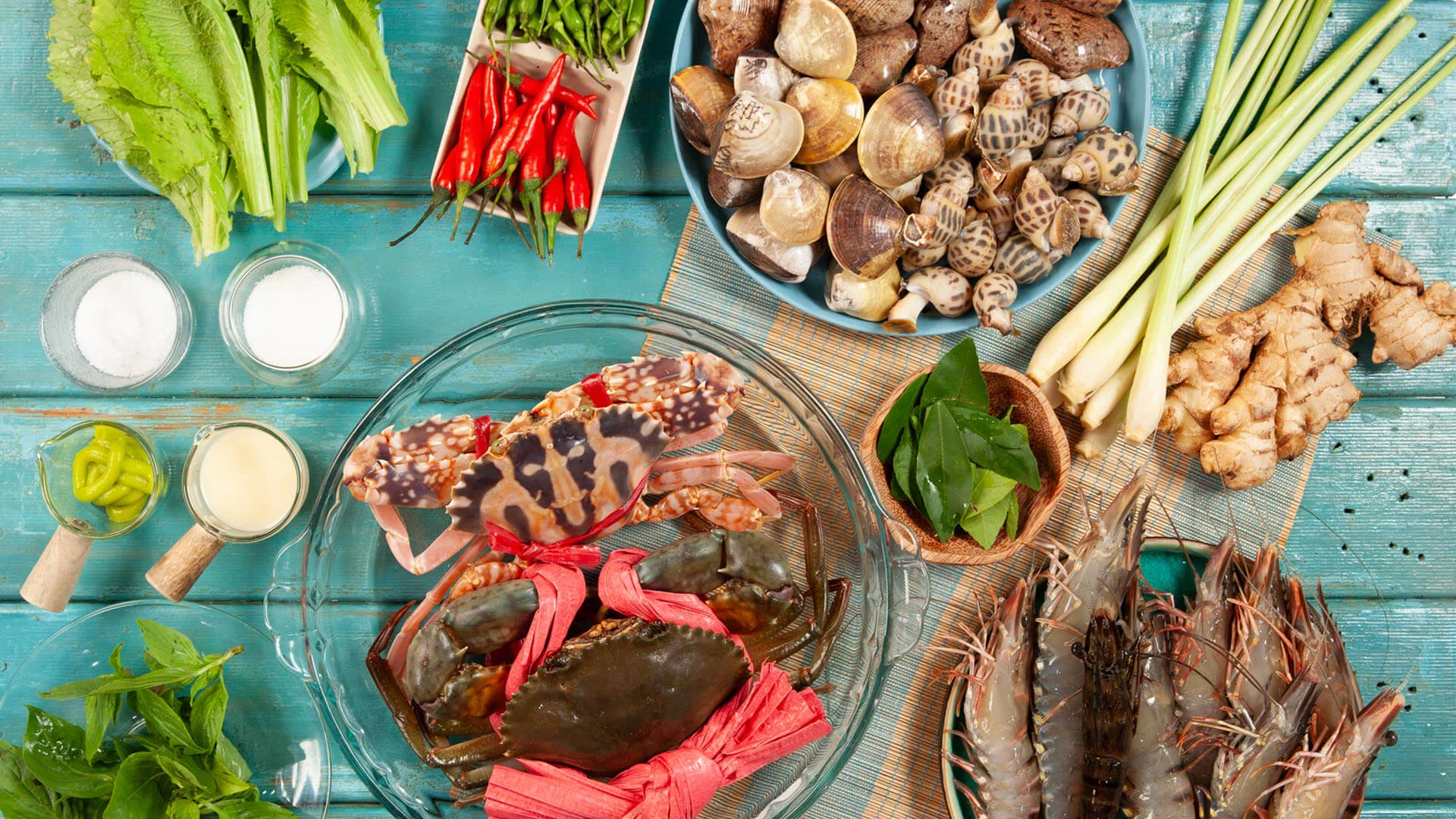 Thưởng thức hải sản tại ven biển dưới chân núi Sơn Trà (Ảnh Sưu tầm) Thưởng thức hải sản tại ven biển dưới chân núi Sơn Trà (Ảnh Sưu tầm)