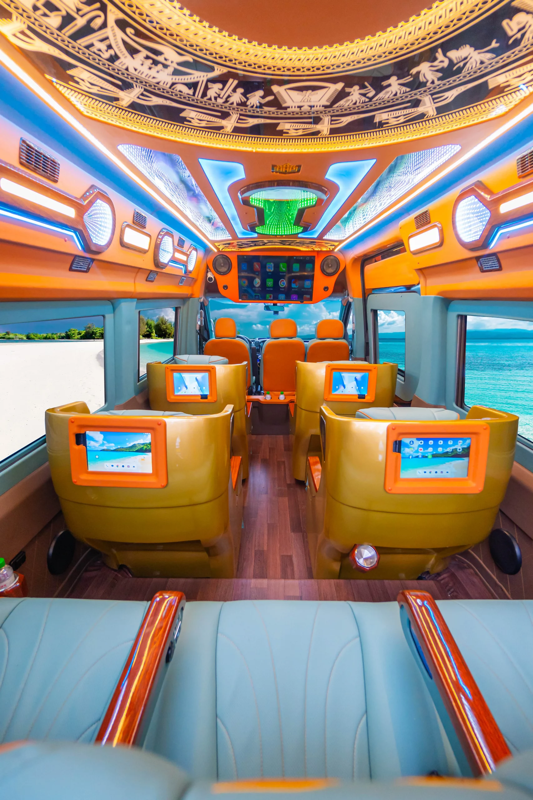 Ghế ngồi trên xe limousine Vie Limo mang lại trải nghiệm thư giãn tối đa Ghế ngồi trên xe limousine Vie Limo mang lại trải nghiệm thư giãn tối đa