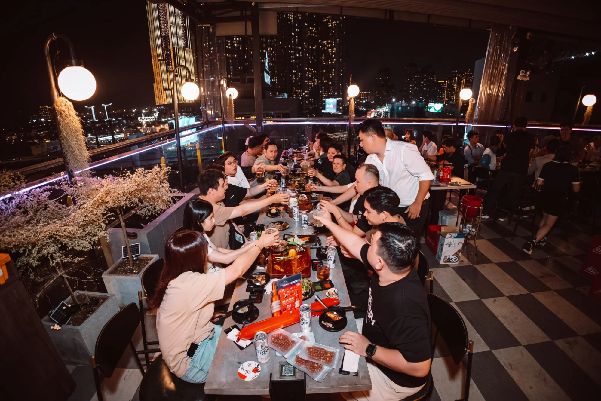 Helio Beer Garden với không gian bia và đồ nướng phong cách Châu Âu Helio Beer Garden với không gian bia và đồ nướng phong cách Châu Âu