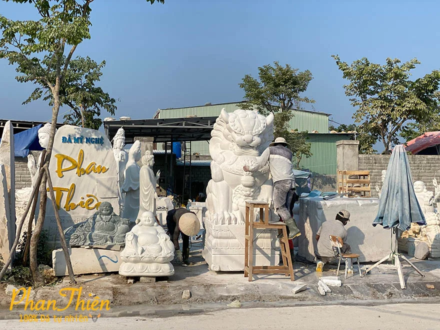 Toàn cảnh cơ sở sản xuất tại làng đá mỹ nghệ Non Nước Toàn cảnh cơ sở sản xuất tại làng đá mỹ nghệ Non Nước