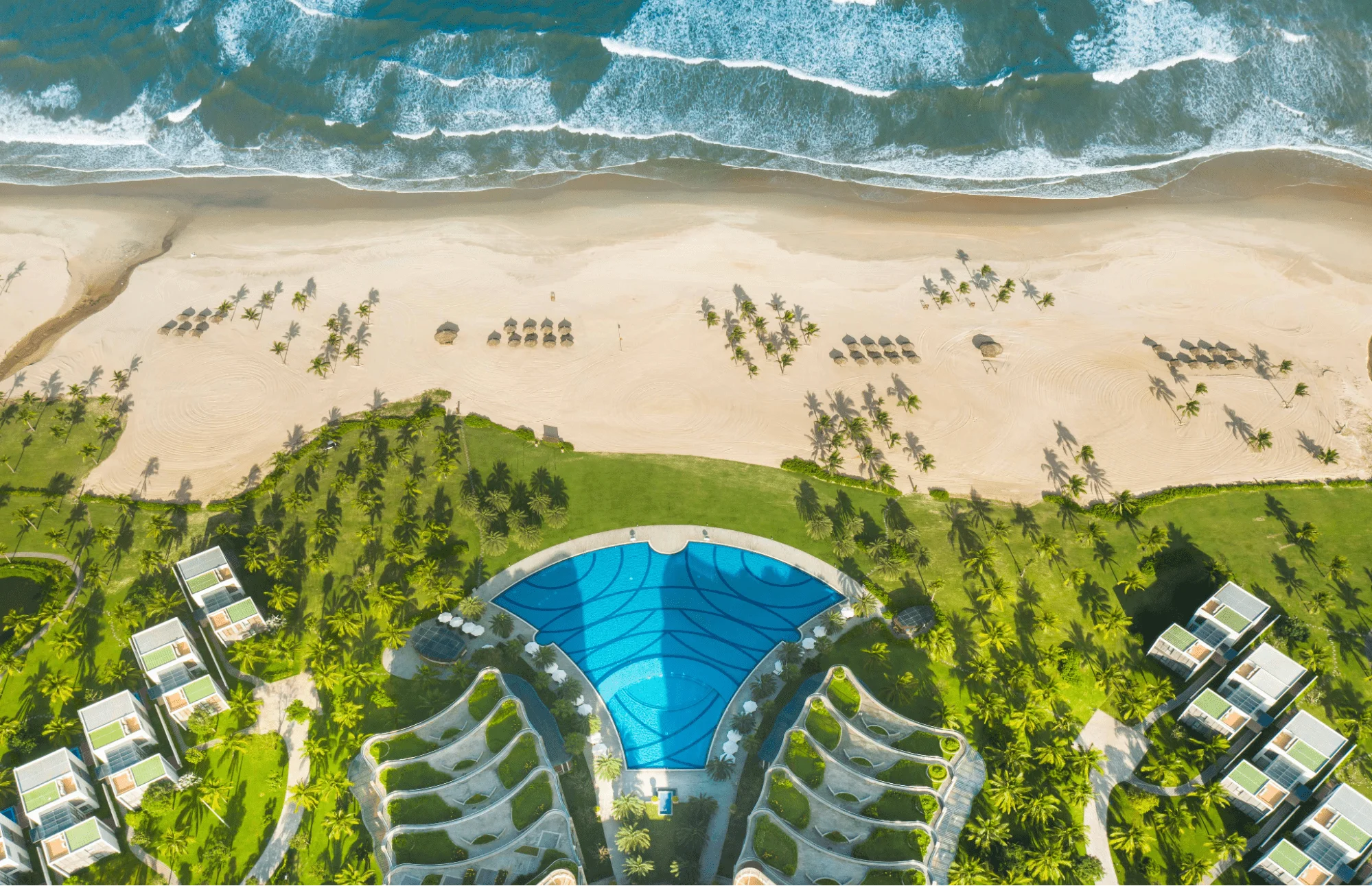 Trải nghiệm vẻ đẹp bãi biển Đà Nẵng với bãi Sơn Thủy & Tân Trà (Ảnh Sưu tầm) Trải nghiệm vẻ đẹp bãi biển Đà Nẵng với bãi Sơn Thủy & Tân Trà (Ảnh Sưu tầm)