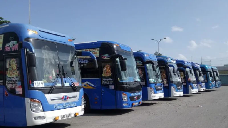 Xe khách Vạn Lục Tùng chạy tuyến Đà Nẵng Ninh Bình. Xe khách Vạn Lục Tùng chạy tuyến Đà Nẵng Ninh Bình.