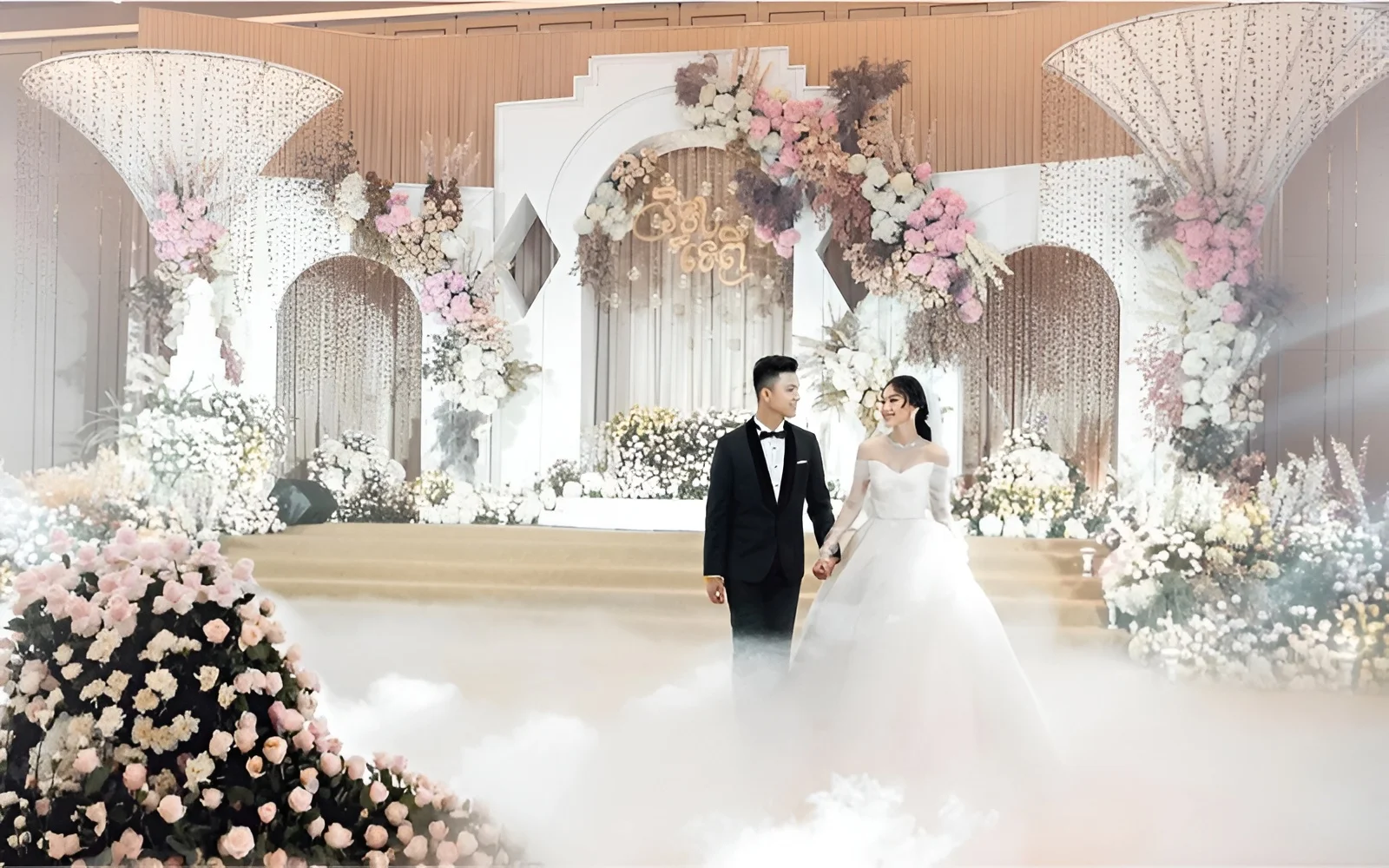 concept dam cuoi modern hien dai sang trong Không gian cưới hiện đại với thiết kế sang trọng, thời thượng