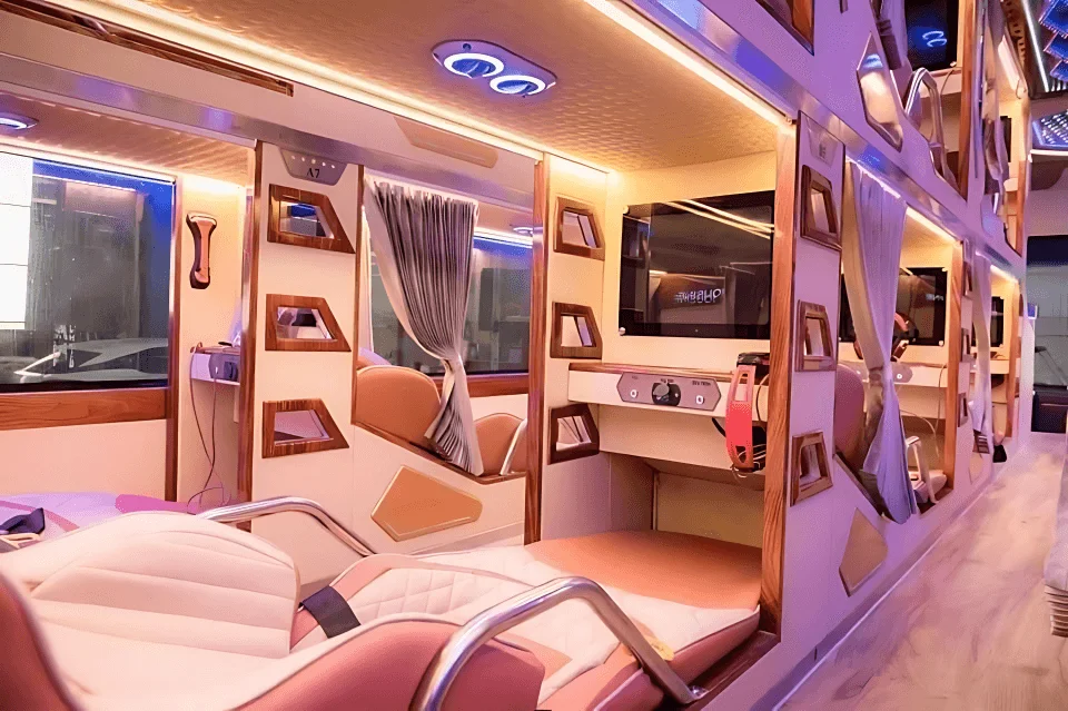 Nội thất sang trọng hãng xe Queen cafe bus tuyến Hà Nội- Huế Nội thất sang trọng hãng xe Queen cafe bus tuyến Hà Nội- Huế