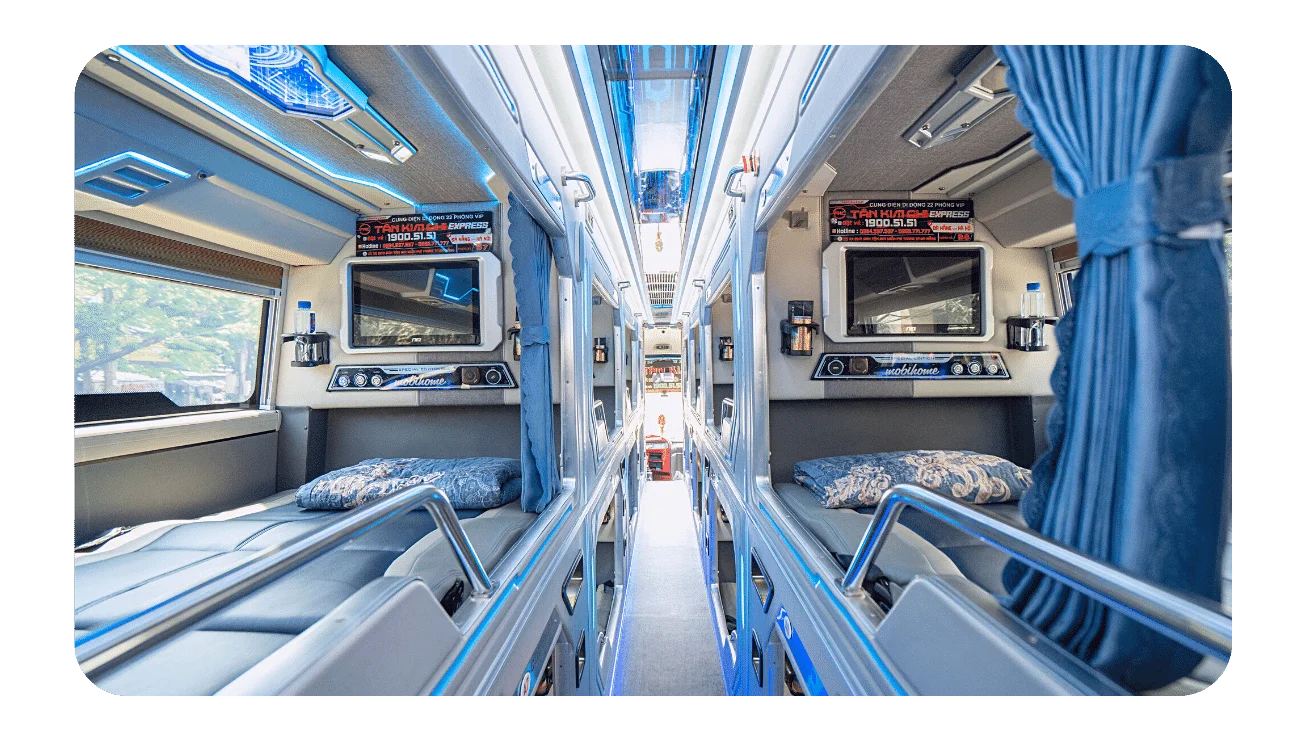 Nội thất sang trọng của xe khách tân kim chi với hệ thống rèm che riêng tư. Nội thất sang trọng của xe khách tân kim chi với hệ thống rèm che riêng tư.