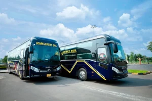Xe khách Thủy Ngân chạy tuyến Hà Nội Đà Nẵng tại bến xe Nước Ngầm