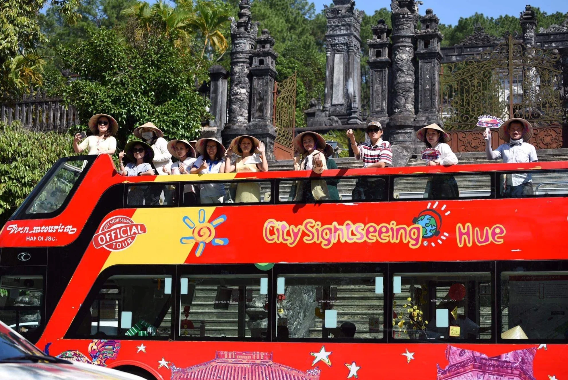 xe bus 2 tầng huế tour tham quan ban ngày xe bus 2 tầng huế tour tham quan ban ngày
